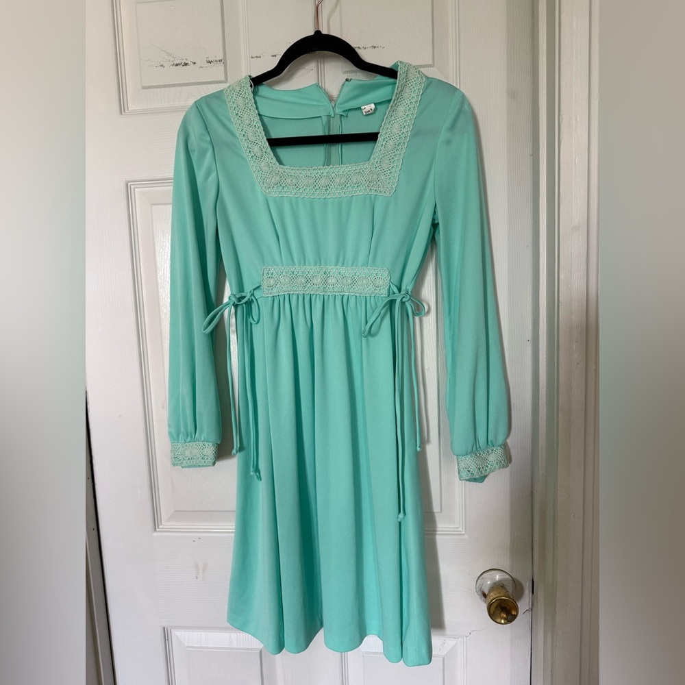 Elegant Mint Green Dress with Lace Details